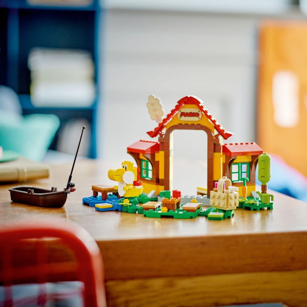 LEGO® Super Mario - Комплект с допълнения Picnic at Mario's House (71422)
