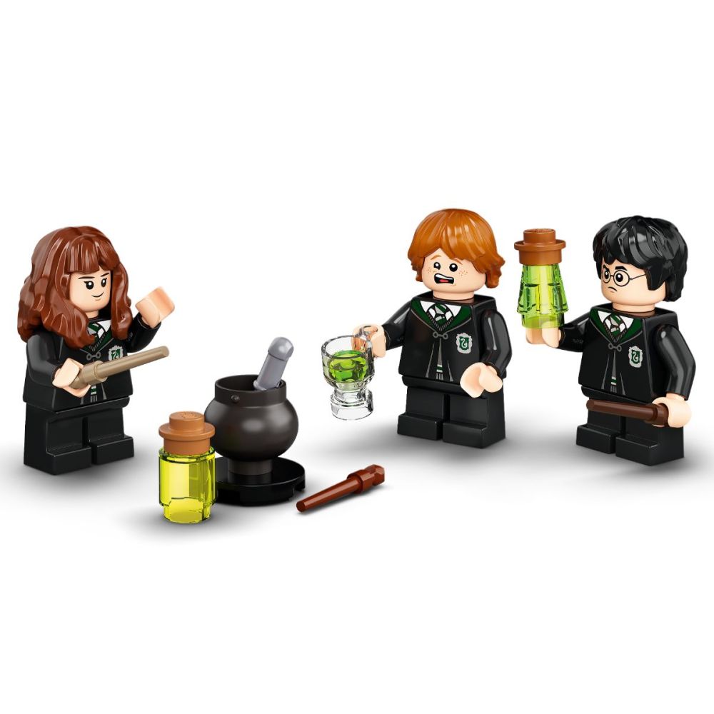 LEGO® Harry Potter - Хогуортс: грешка с многоликова отвара (76386)