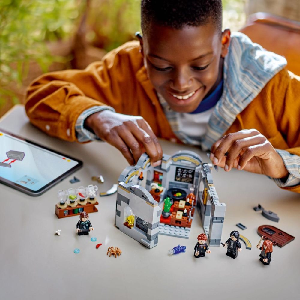 LEGO® Harry Potter - Замъкът Хогуортс: Час по отвари (76431)