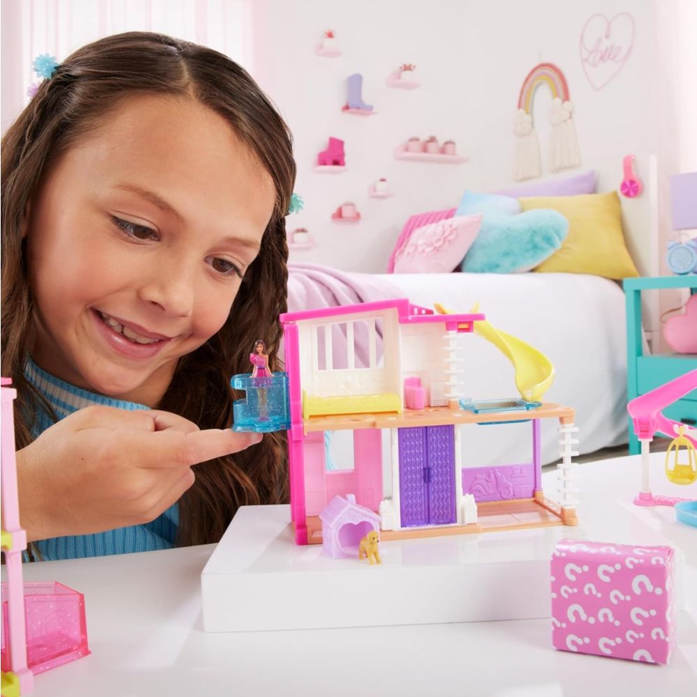 Комплект за игра къщичка и кукла Barbie, Mini Barbieland, HYF47