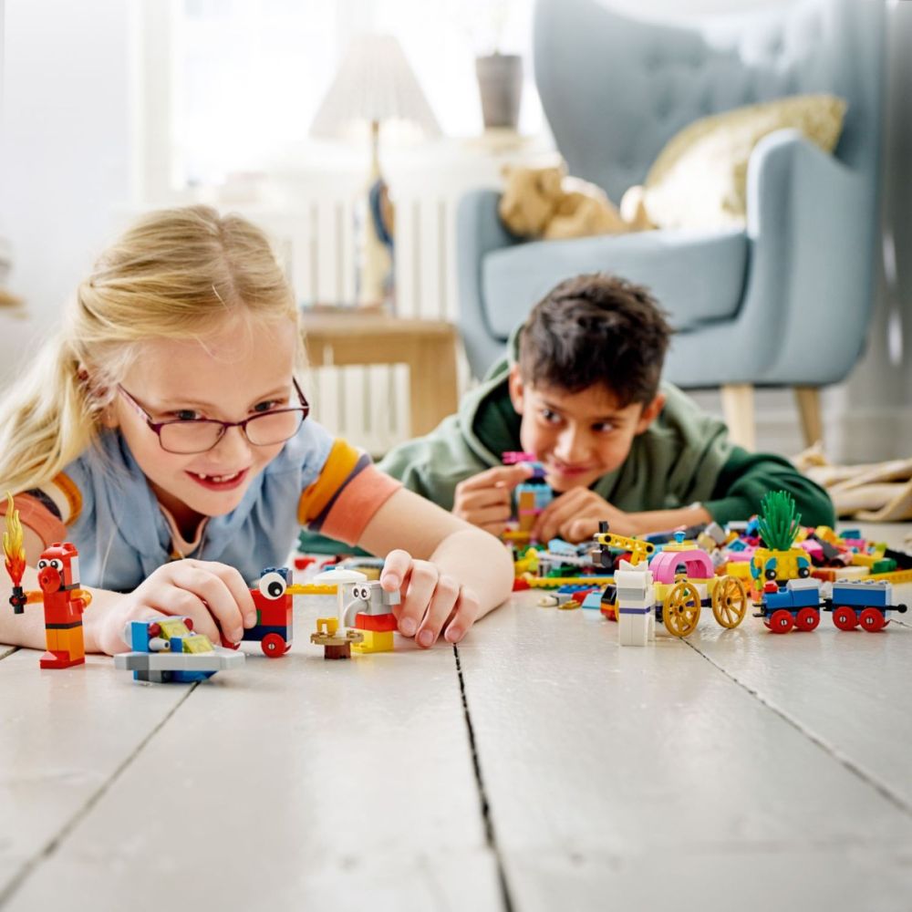 LEGO® Classic - 90 години игра (11021)