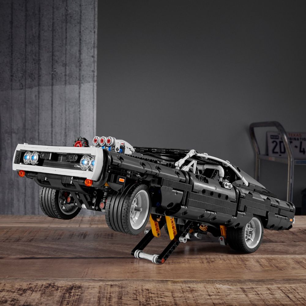 LEGO® Technic - Dom's Dodge Charger (42111)