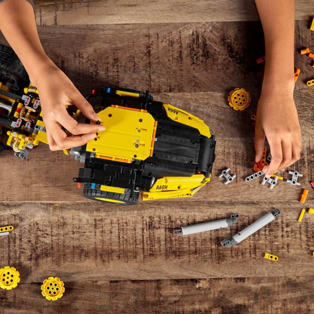 LEGO® Technic - Самосвал 6x6 Volvo (42114)