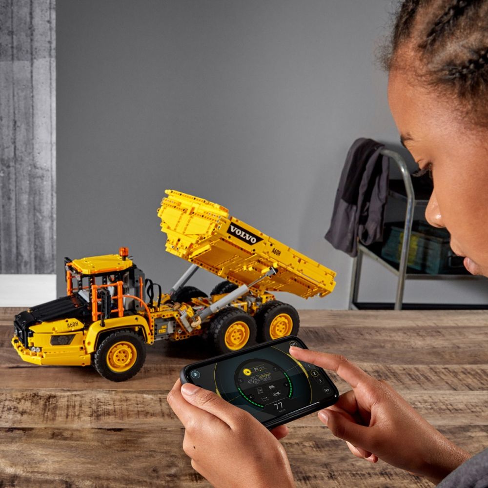 LEGO® Technic - Самосвал 6x6 Volvo (42114)