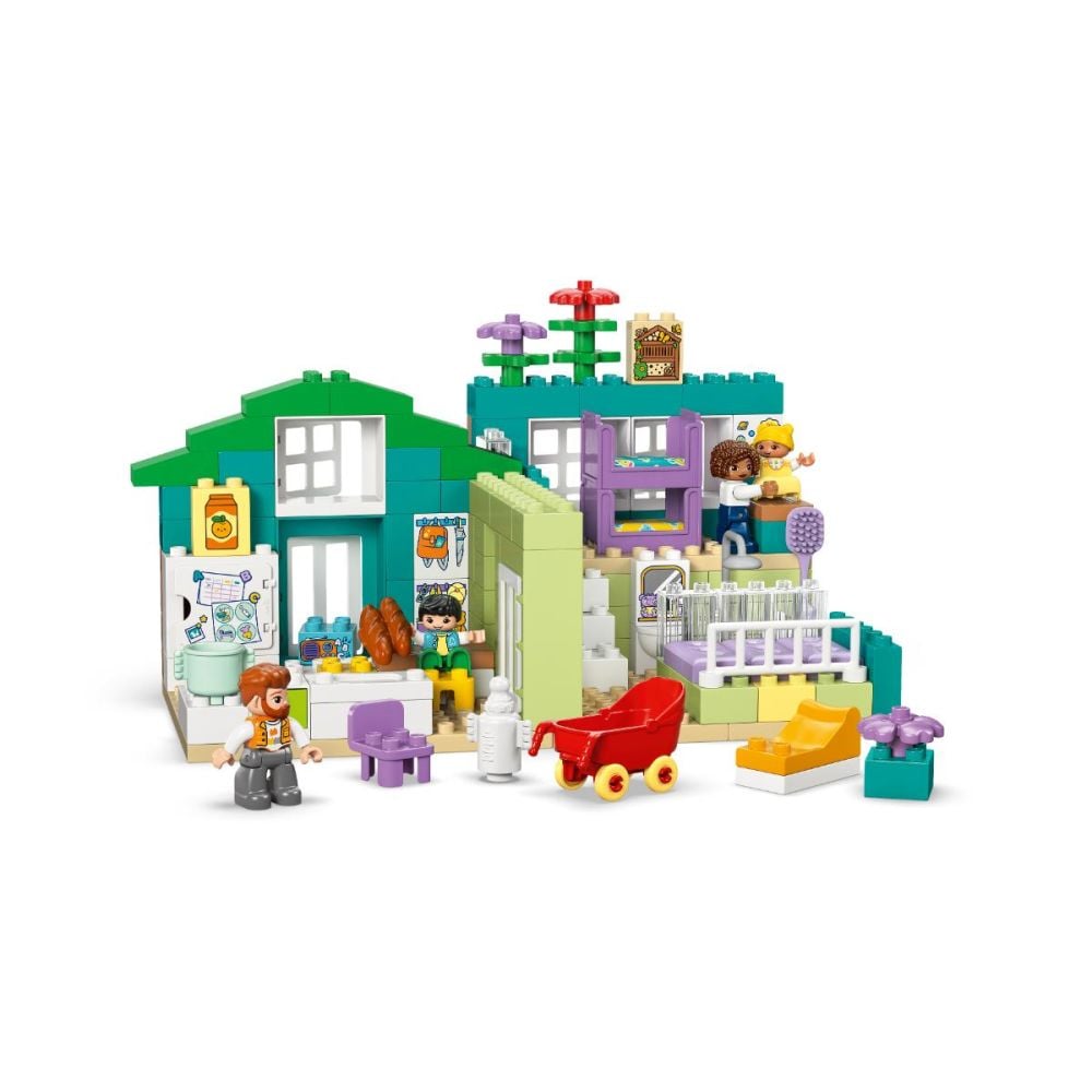 LEGO® DUPLO - Модерна семейна къща „3 в 1“ с фигури (10470)