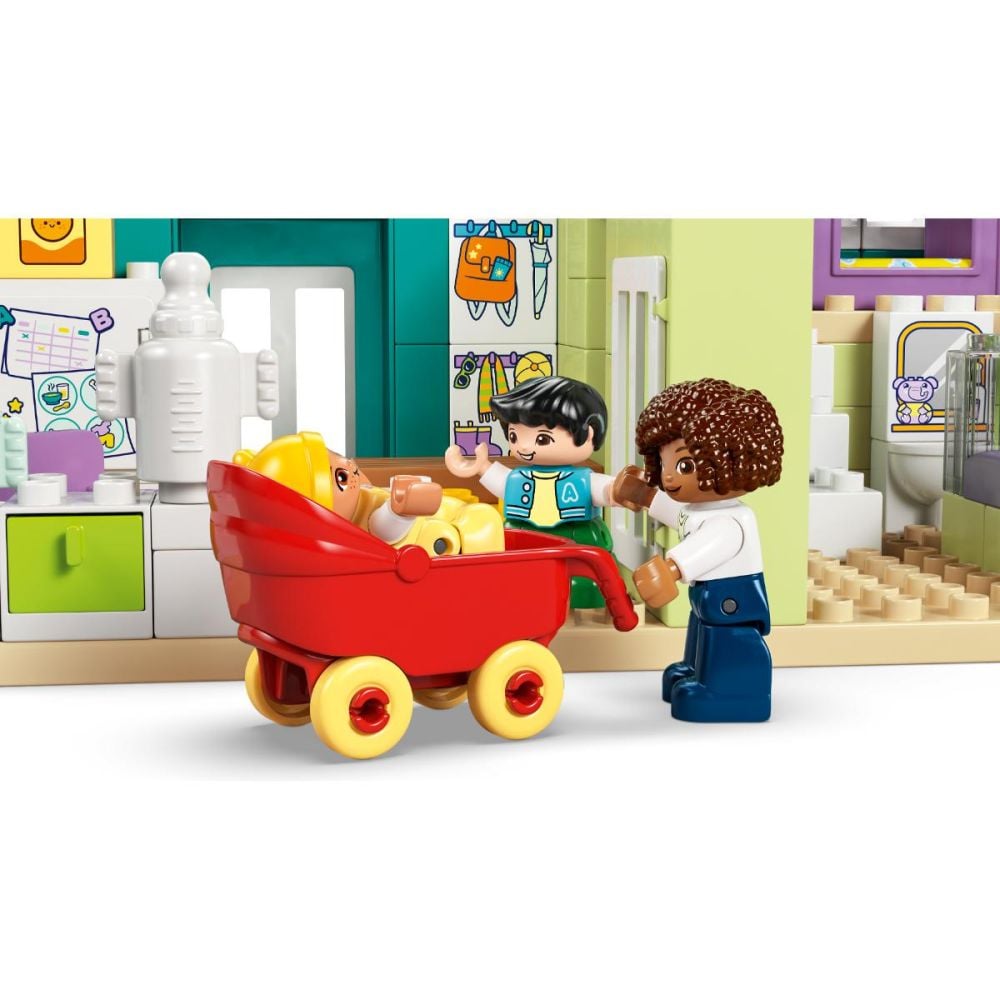 LEGO® DUPLO - Модерна семейна къща „3 в 1“ с фигури (10470)