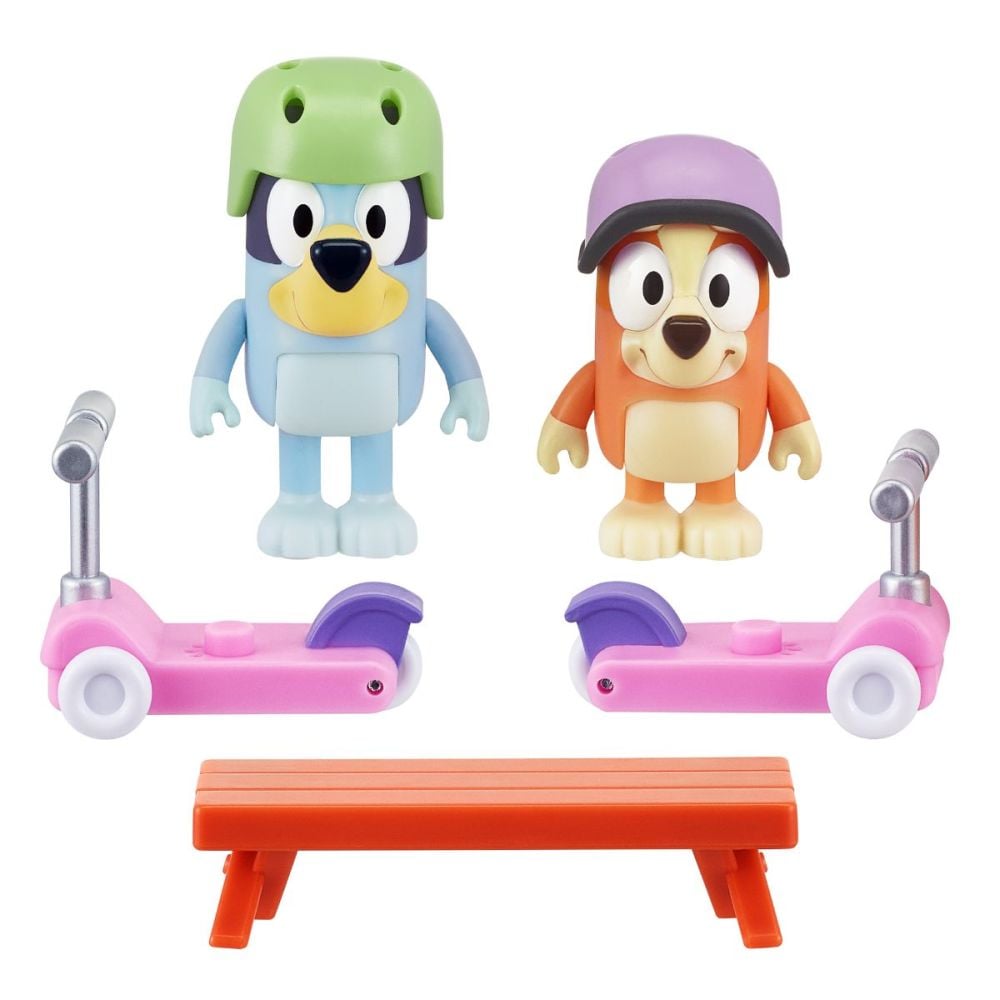 Комплект 2 фигурки, Bluey, Забавление със скутера