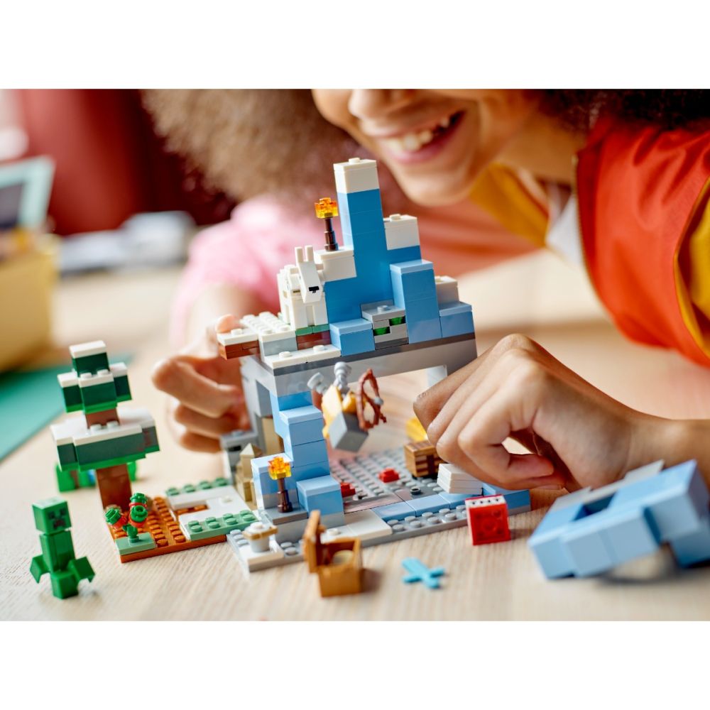 LEGO® Minecraft™ - Замръзналите върхове (21243)
