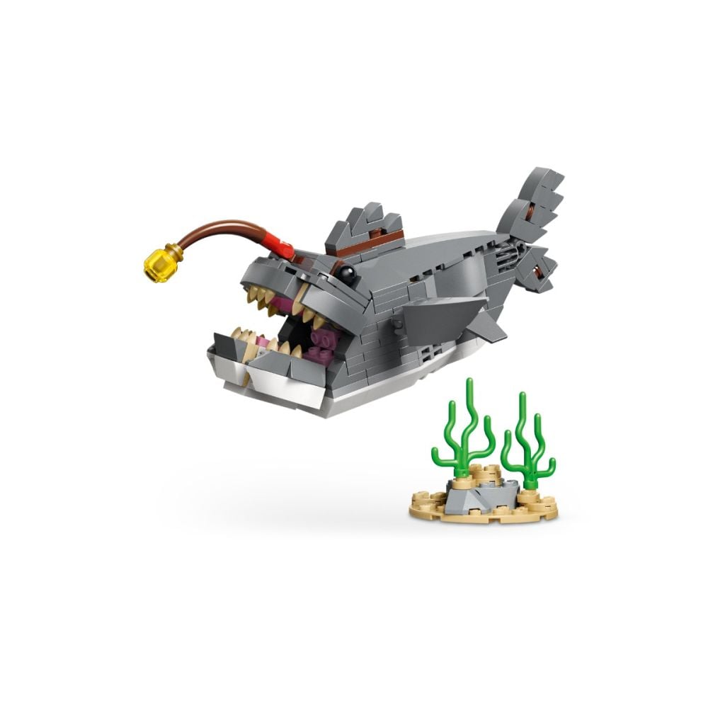 LEGO® Creator - Свирепа акула със сандък със съкровище (31381)