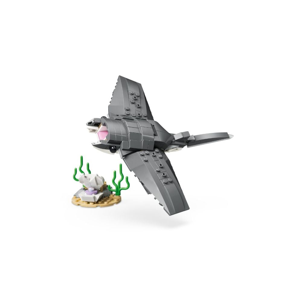 LEGO® Creator - Свирепа акула със сандък със съкровище (31381)