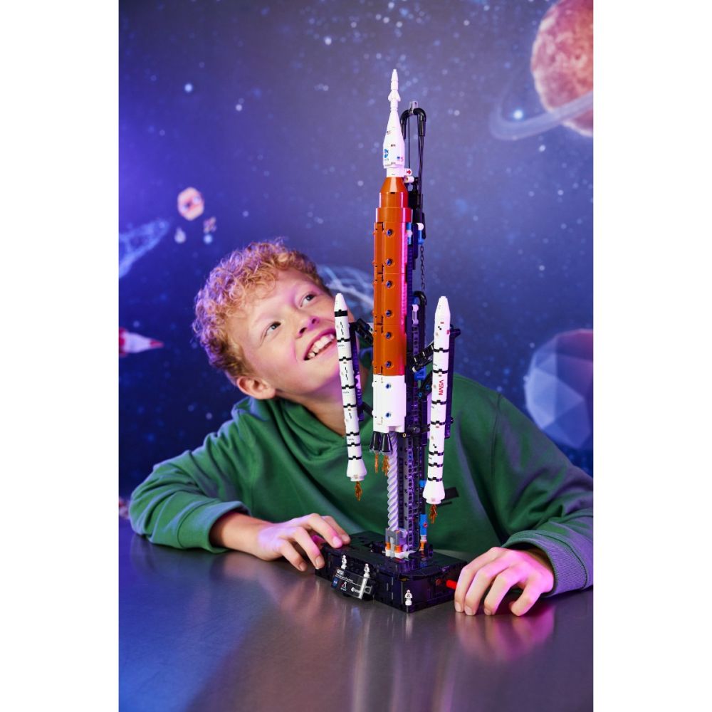 LEGO® Technic - NASA Artemis: Система за изстрелване на ракета (42221)