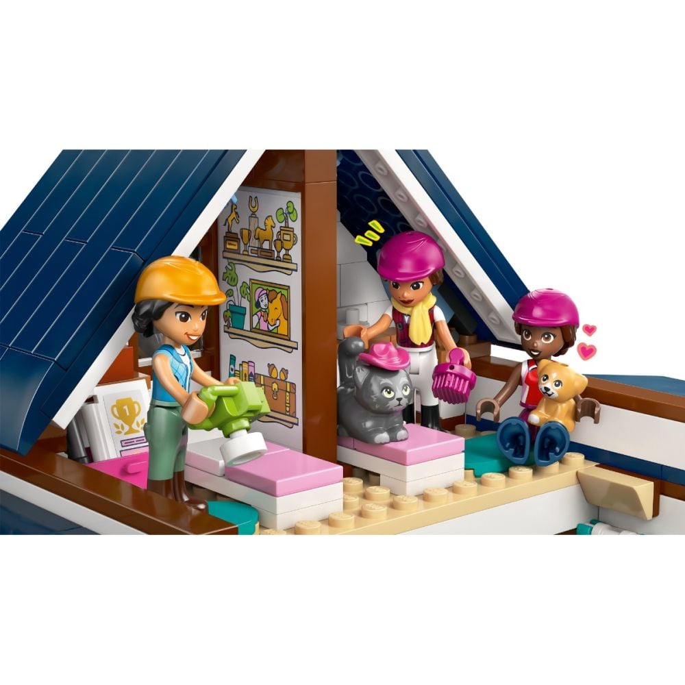 LEGO® Friends - Конюшня и академия по езда (42688)