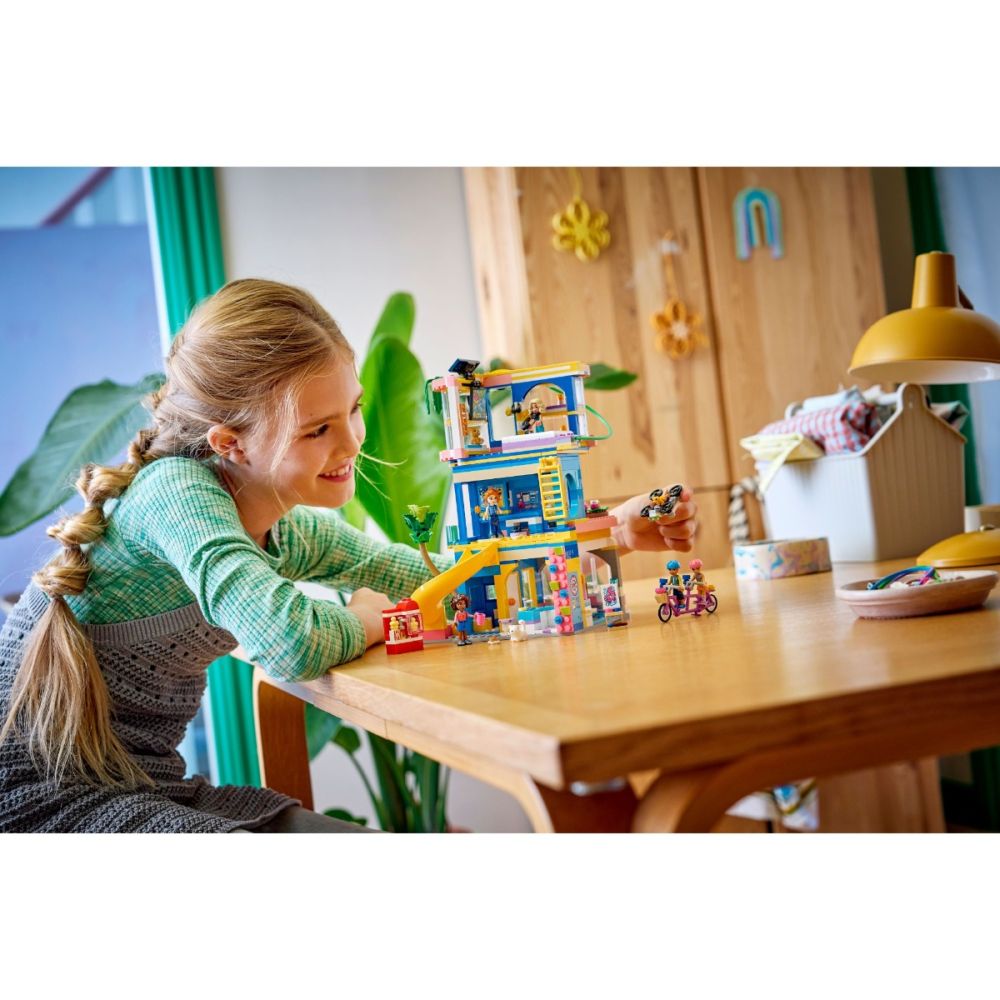 LEGO® Friends - Къща на клуба на приятелите в Хартлейк Сити (42689)