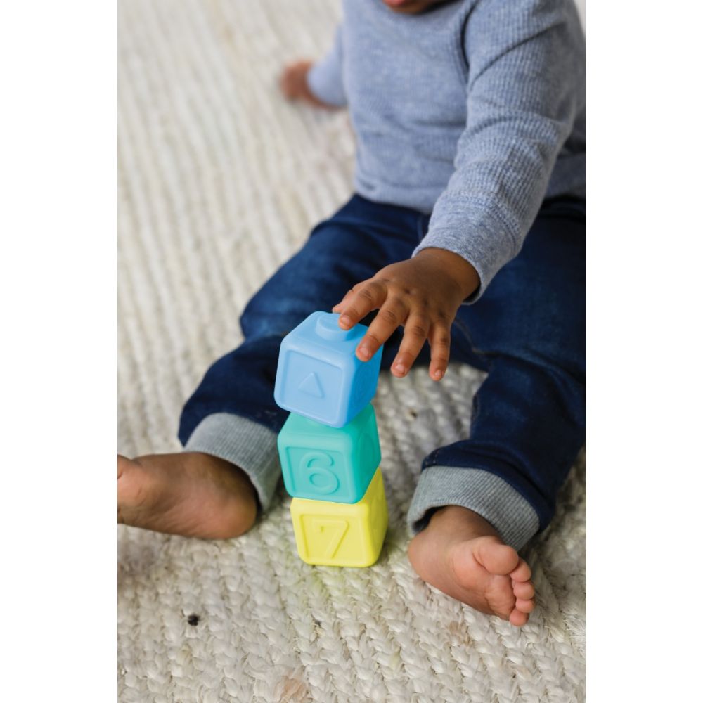 Комплект 8 меки кубчета, Infantino, Super soft, Squeeze & Stack