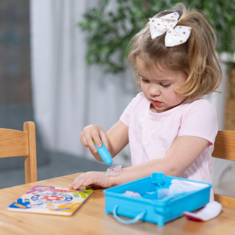 Комплект за първа помощ Melissa & Doug с бинтове за многократна употреба, 16 части, 6074904