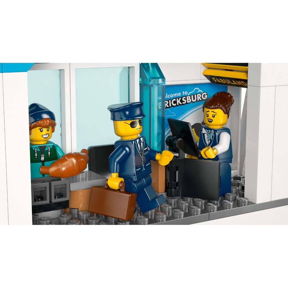 LEGO® City - Летище със самолет (60502)