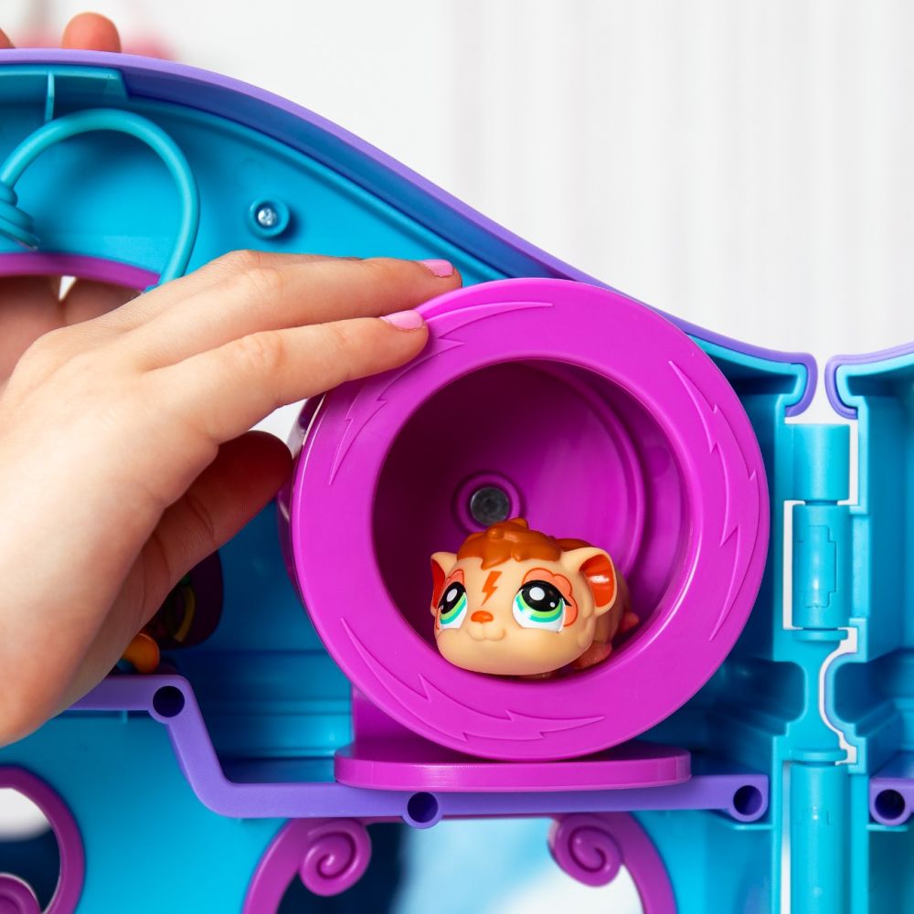 Комплект за игра с 2 фигурки, Littlest Pet Shop, 20 аксесоара