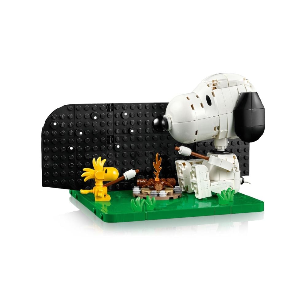 LEGO® Ideas - Фъстъчета: Колибката на Снупи (21368)