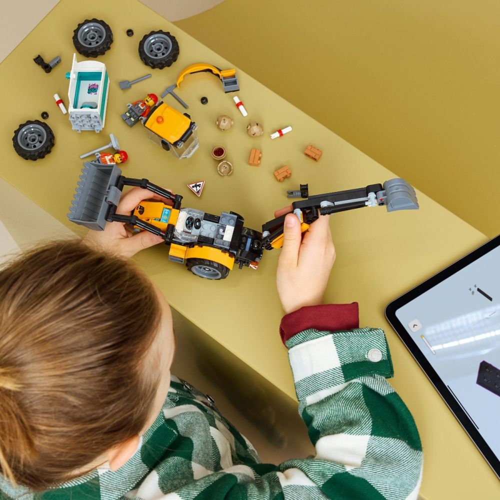 LEGO® City - Жълт багер със задна лопата (60480)