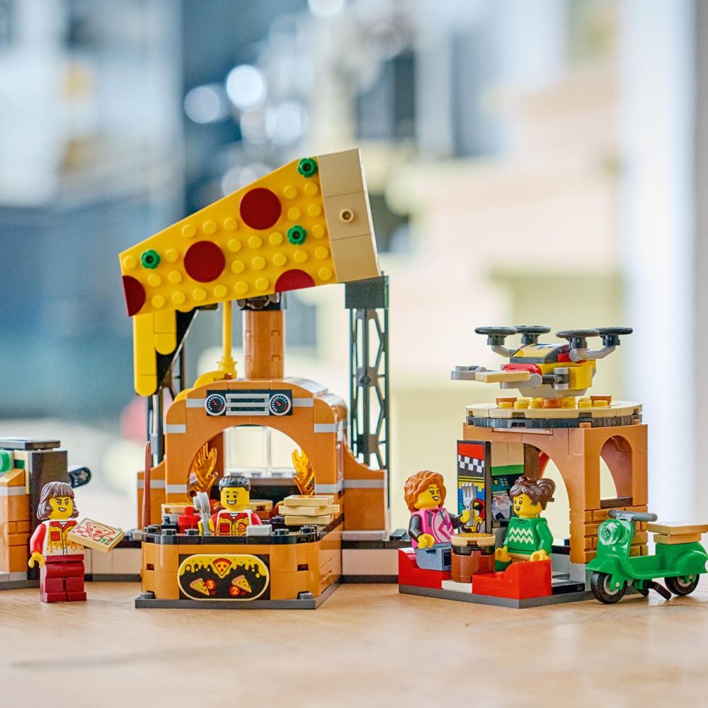 LEGO® City - Доставка на пица с превозни средства (60496)