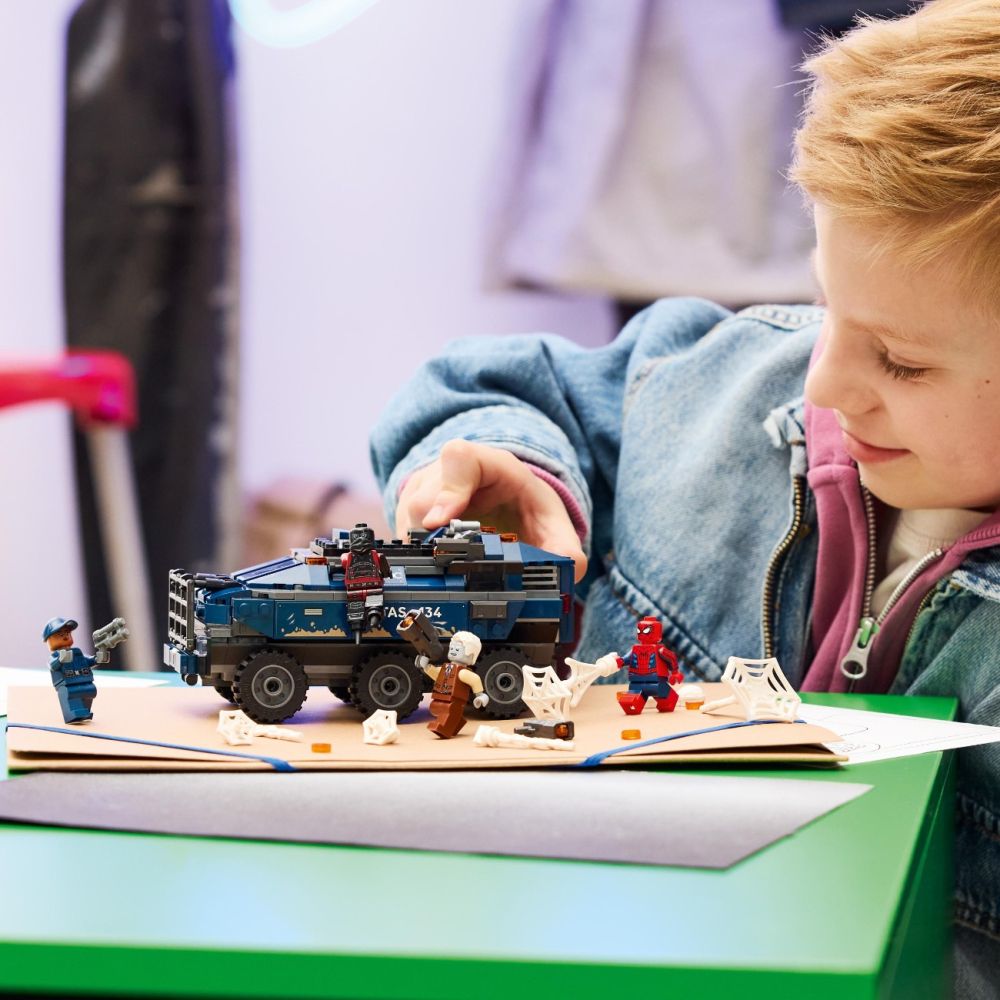 LEGO® Marvel Super Heroes - Преследване на затворнически транспорт със Спайдърмен (76349)