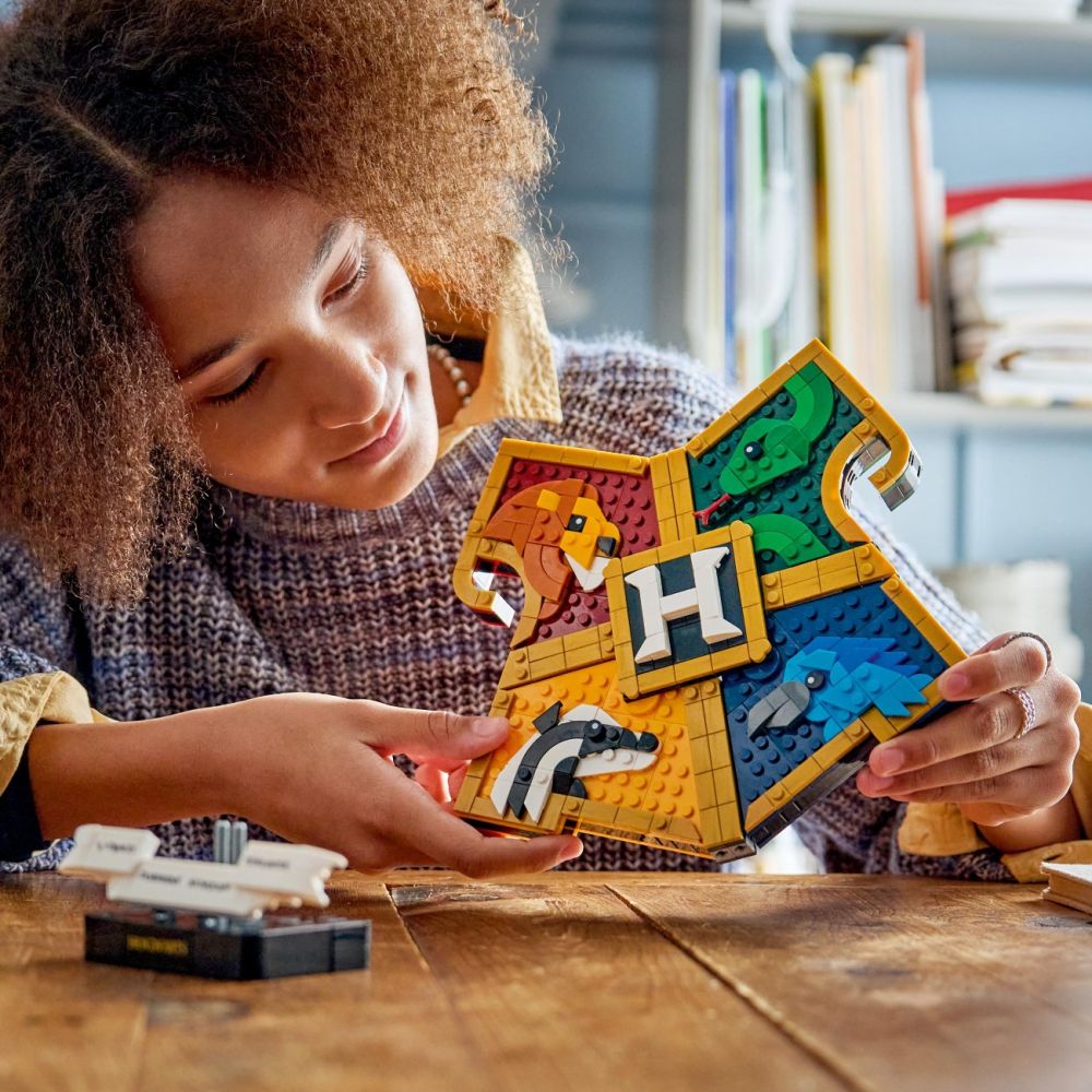 LEGO® Harry Potter - Гербът на Хогуортс (76462)