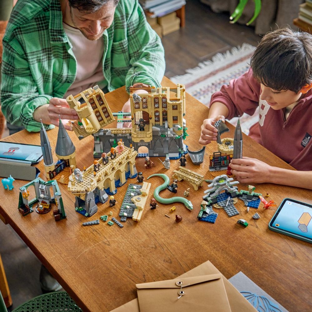 LEGO® Harry Potter - Замъкът Хогуортс: Източно крило (76473)