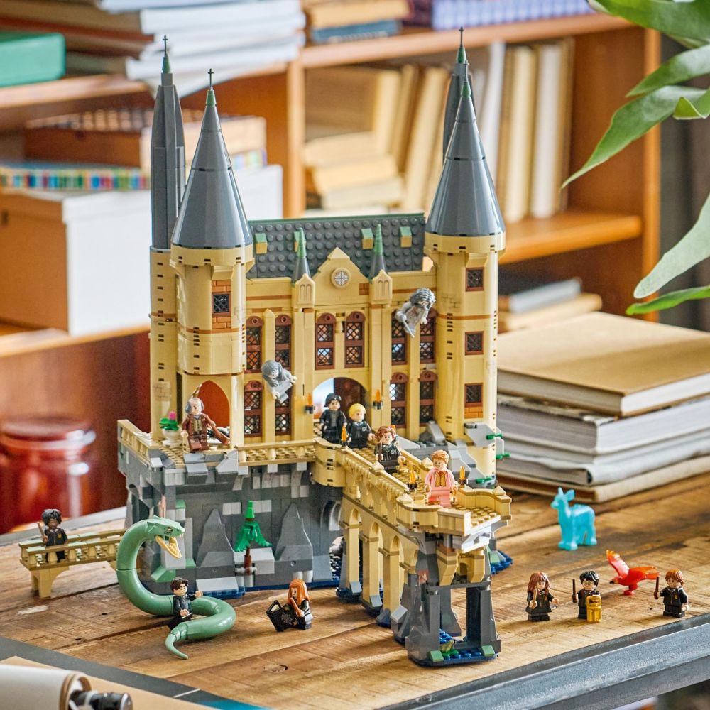 LEGO® Harry Potter - Замъкът Хогуортс: Източно крило (76473)