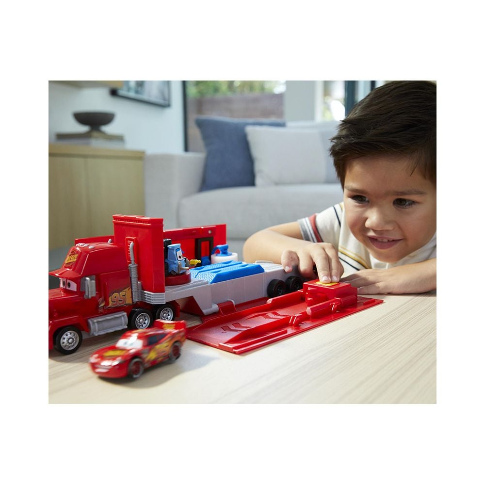 Комплект за игра, Disney Cars, Camion Transformabil Mack , HDC75