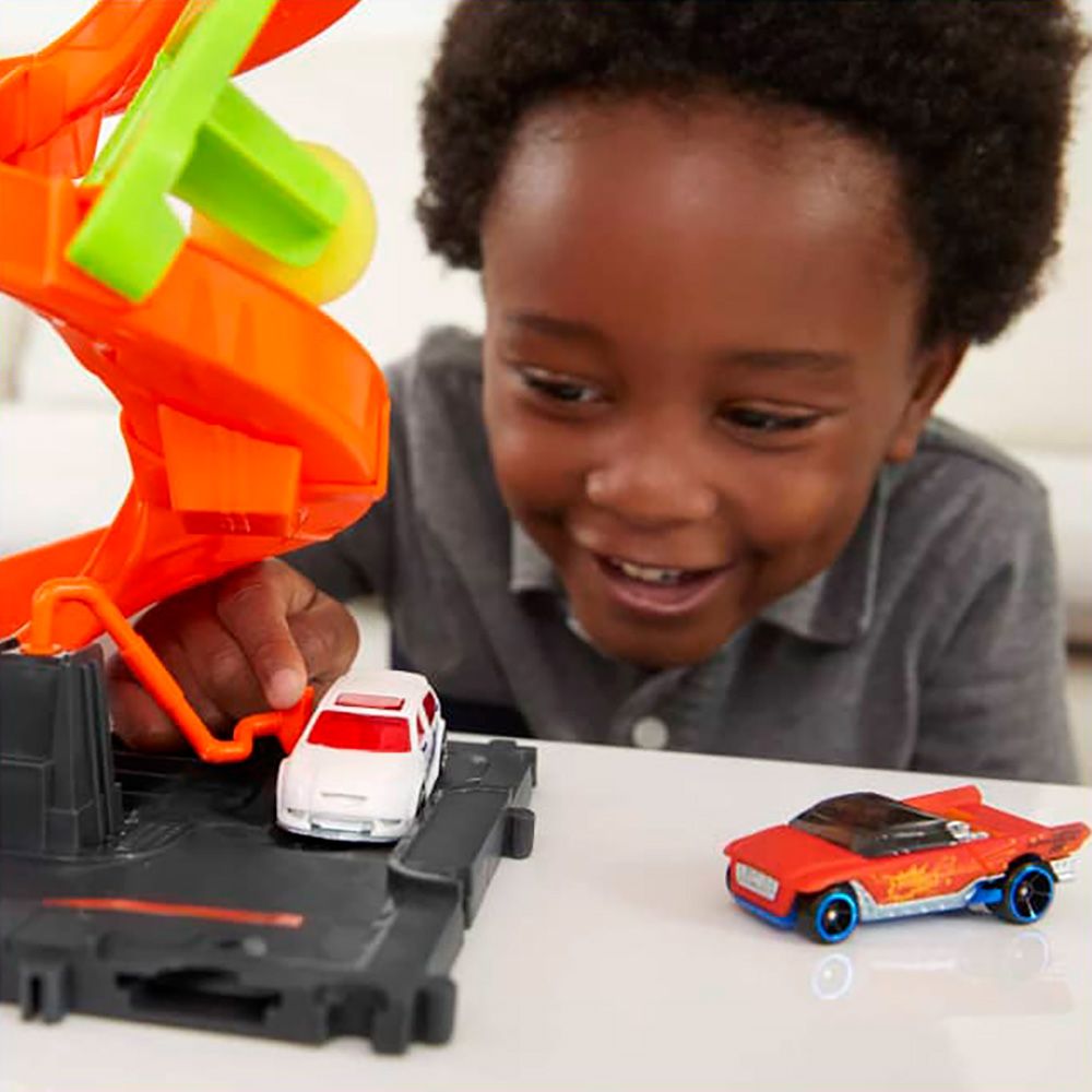 Комплект за игра с кола, Hot Wheels, Mega Tower, Автомивка, HDP05