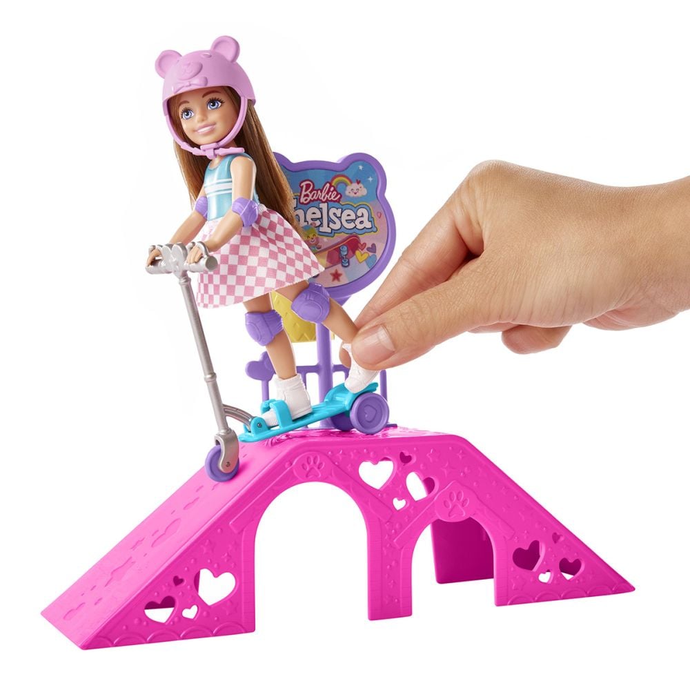 Комплект за игра, кукла със скейтборд и аксесоари, Barbie, Chelsea