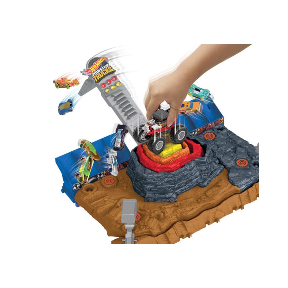 Игрален комплект с офроуд автомобил Monster Trucks, Hot Wheels, Ultimate Crush Yard, HNB96