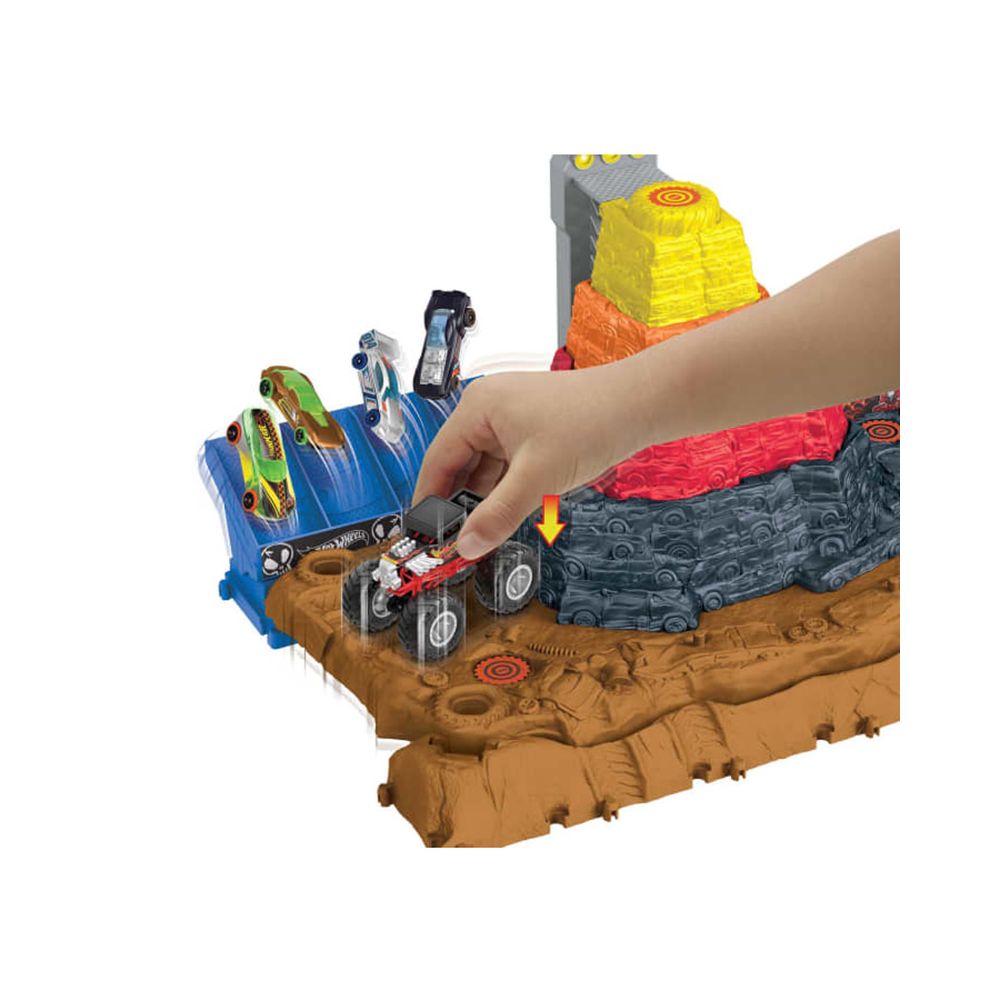 Игрален комплект с офроуд автомобил Monster Trucks, Hot Wheels, Ultimate Crush Yard, HNB96