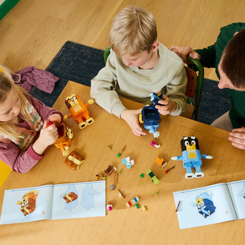 LEGO® Bluey - Семейство Блуи от тухлички (11217)