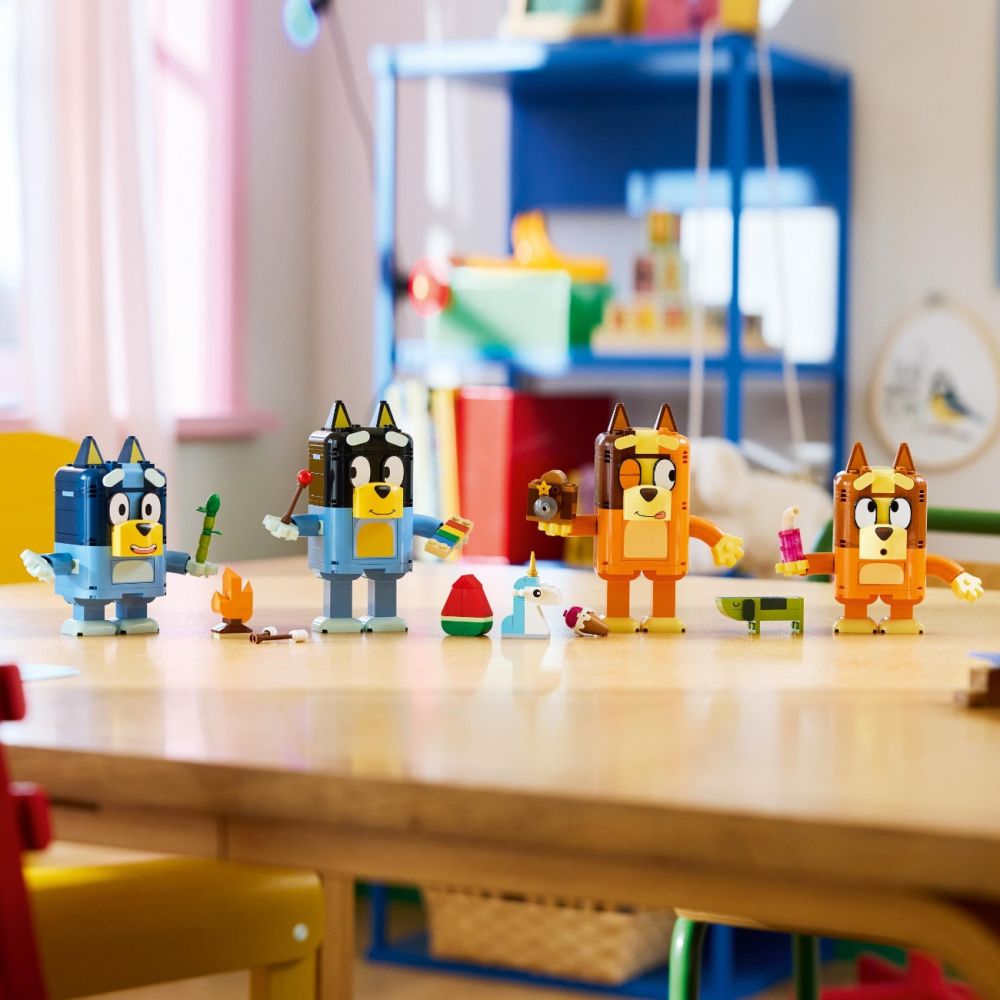 LEGO® Bluey - Семейство Блуи от тухлички (11217)