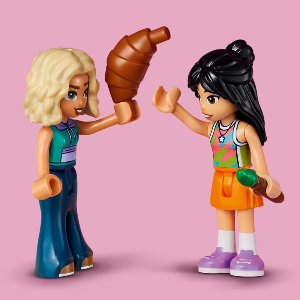 LEGO® Friends - Творчески куфар с къща за кукли (42697)