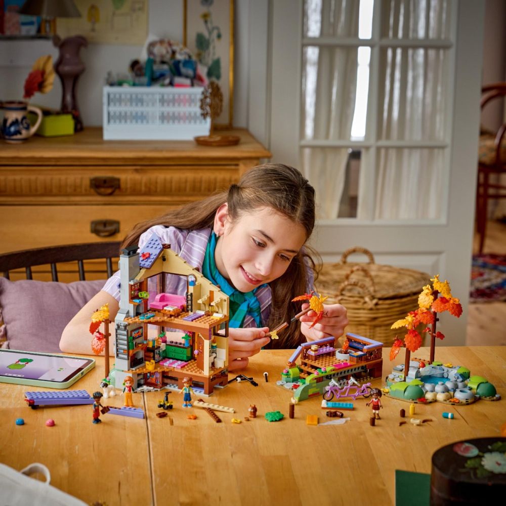 LEGO® Friends - Уютна есенна горска хижа (42705)