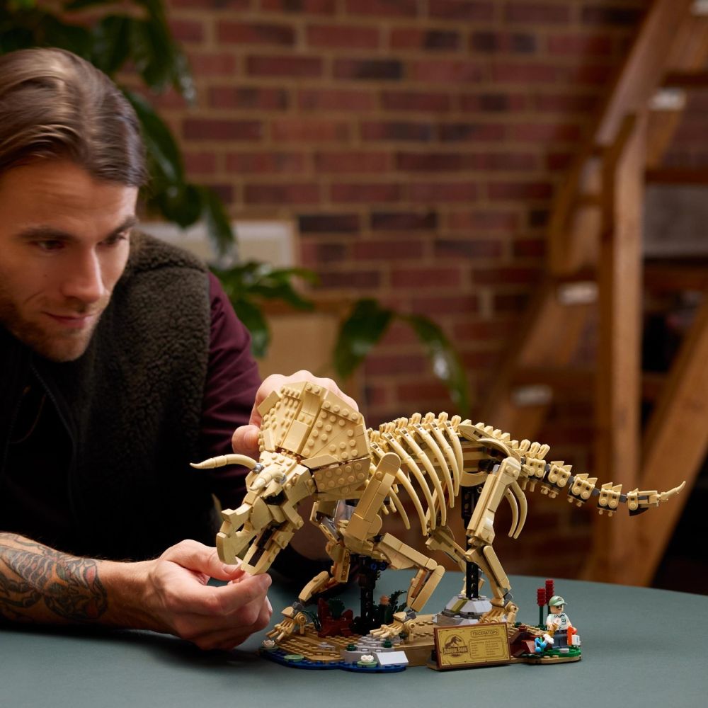 LEGO® Jurassic World - Вкаменелости от динозаври: трицератопс (77985)