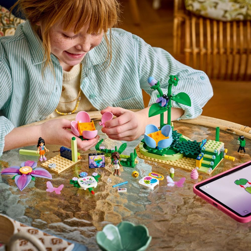 LEGO® Friends - Въртележка с цветя и чаени чаши (42702)