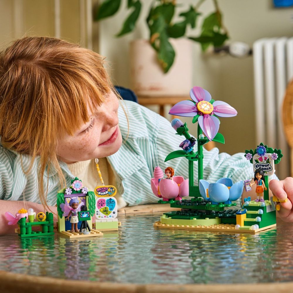 LEGO® Friends - Въртележка с цветя и чаени чаши (42702)