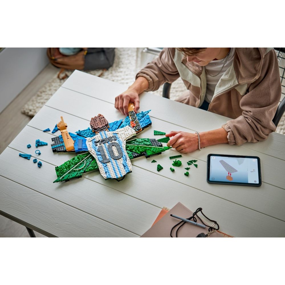 LEGO® Editions - Лионел Меси – празник (43018)